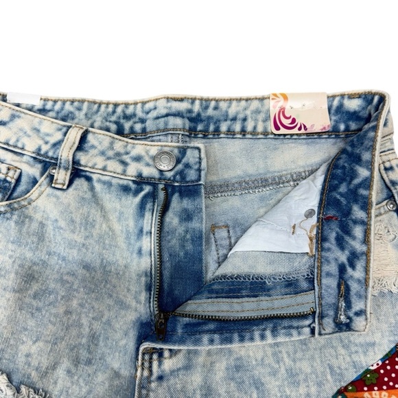 Almost Famous Vintage Flare Jeans Size 9 Blue Acid Wash Patch Distressed - Picture 9 of 16